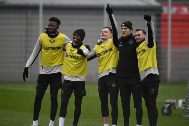 11.02.2025, xophax, Fussball , Bayer 04 Leverkusen Training , Trainingswoche vor dem Top-Spiel gegen Bayer München, Florian Wirtz , Mitte mit Edmond Tapsoba , Nathan Tella , Niklas Lomb und Alexis Garcia , von links nach rechts (DFL DFB REGULATIONS PROHIBIT ANY USE OF PHOTOGRAPHS as IMAGE SEQUENCES and or QUASI-VIDEO) Leverkusen