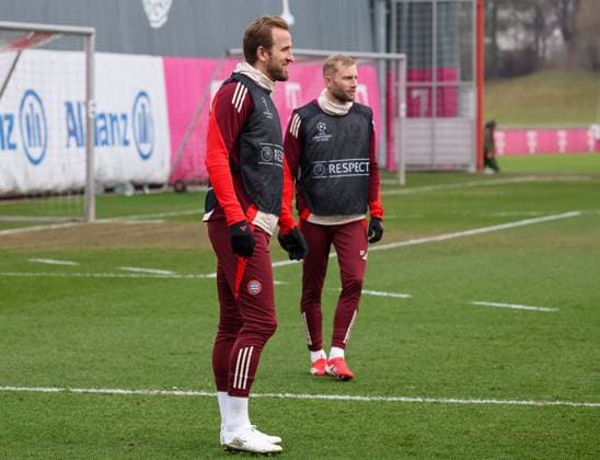Harry Kane (FC Bayern Muenchen, 09) beim Training, mit Konrad Laimer (FC Bayern Muenchen, 27), GER, Abschlusstraining, FC Bayern Muenchen, Fussball, UEFA Champions League, Play-offs, Saison 2024 2025, 11.02.2025, GER, Abschlusstraining, FC Bayern Muenchen, Fussball, UEFA Champions League, Play-offs, Saison 2024 2025, 11.02.2025 Muenchen Copyright: xEibner-Pressefoto JennixMaulx EP_JML