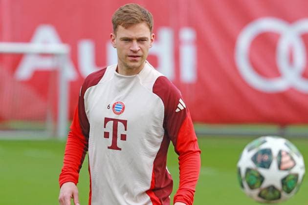 6 Joshua Kimmich, am CL-Ball, Portraet, Portrait, Fussball Abschlusstraining - FC Bayern München vor UEFA Champions League-Spiel vs. Celtic Glasgow 11.02.2025 Trainingsgelände, Säbenerstr. FOTO: Mladen Lackovic LakoPress