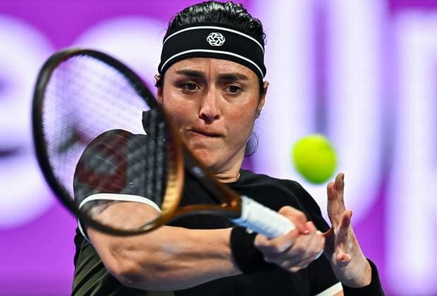 WTA, Tennis Damen QATAR OPEN TENNIS TOURNAMENT ROUND OF 32 Ons Jabeur of Tunisia competes in her round of 32 match against Qinwen Zheng of China during the WTA Qatar TotalEnergies Open 2025 tennis tournament at the Khalifa International Tennis Complex in Doha, Qatar, on February 11, 2025. Copyright: xNOUSHADx