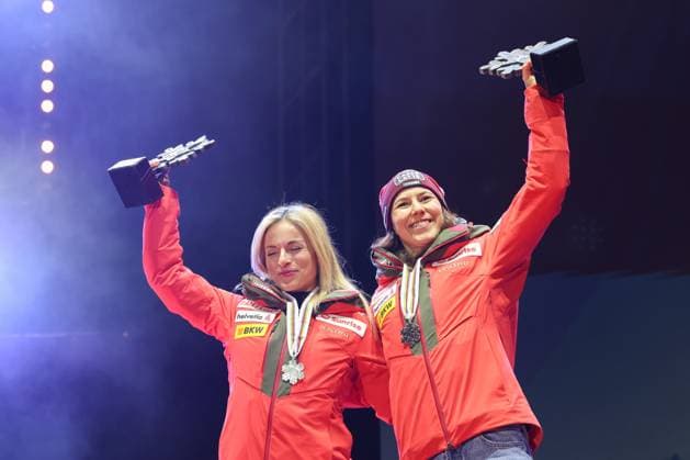 ALPINE SKIING - FIS Ski WC Saalbach 2025 SAALBACH,AUSTRIA,11.FEB.25 - ALPINE SKIING - FIS Alpine World Ski Championships Saalbach 2025, team combined, ladies, medal plaza, award ceremony. Image shows Lara Gut-Behrami and Wendy Holdener (SUI). Keywords: trophy, medal.  GEPAxpictures xHaraldxSteiner