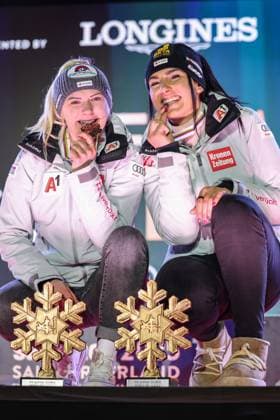 ALPINE SKIING - FIS Ski WC Saalbach 2025 SAALBACH,AUSTRIA,11.FEB.25 - ALPINE SKIING - FIS Alpine World Ski Championships Saalbach 2025, team combined, ladies, medal plaza, award ceremony. Image shows Katharina Truppe and Stephanie Venier (AUT). Keywords: medal, trophy.  GEPAxpictures xHaraldxSteiner