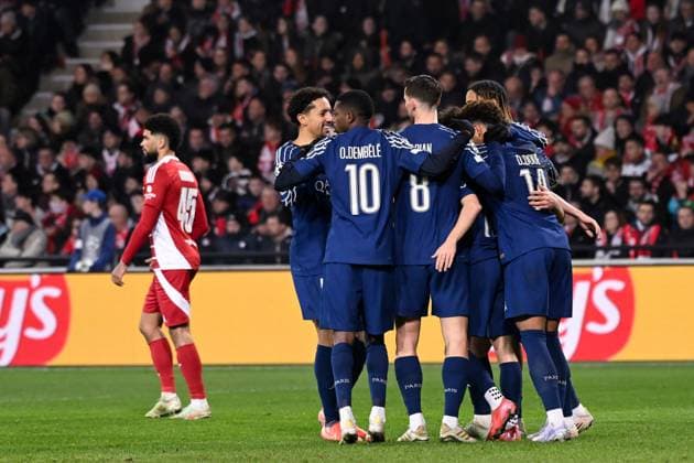 FOOTBALL : Brest vs PSG - Ligue des Champions - 11 02 2025 Vitinha Vitor Machado ( 17 - PSG ) celebrates with teammates during the UEFA Champions League match between Stade Brestois 29 and Paris Saint Germain at Stade de Roudourou on February 11, 2025 in Guingamp, France. ( Photo by Dante Badano PsnewZ ) - GuingampFrance  Copyright: xDantexBadanox