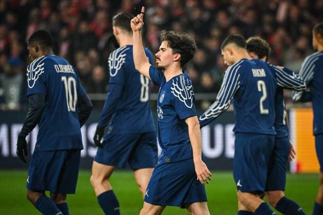 February 11, 2025, Guingamp, France, France: Vitor MACHADO FERREIRA (Vitinha) of PSG celebrate his goal with teammates during the UEFA Champions League match between Stade Brestois (Brest) Paris Saint-Germain (PSG) at Roudourou Stadium on February 11, 2025 in Guingamp, France. Guingamp France - ZUMAm308 20250211_zsp_m308_006 Copyright: xMatthieuxMirvillex