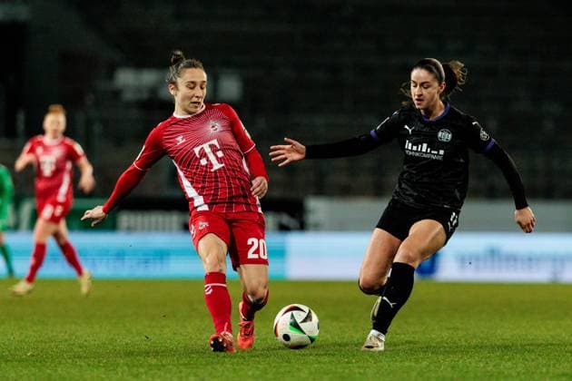 GOOGLE PIXEL Frauen Bundesliga, SGS Essen - 1. FC Köln; 11.02.2025 Zweikampf Sylwia Matysik (1. FC Köln, 20), Laureta Elmazi (SGS Essen, 11) GOOGLE PIXEL Frauen Bundesliga, SGS Essen - 1. FC Köln, Essen, Stadion an der Hafenstrasse am 11.02.2025 DFB REGULATIONS PROHIBIT ANY USE OF PHOTOGRAPHS AS IMAGE SEQUENCES AND OR QUASI-VIDEO. Copyright: xBEAUTIFULxSPORTS Wunderlx