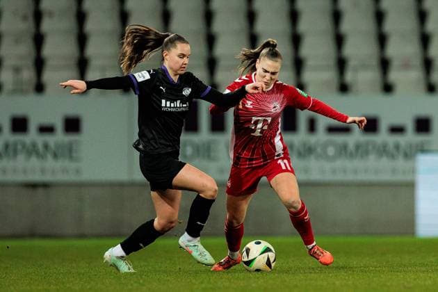 GOOGLE PIXEL Frauen Bundesliga, SGS Essen - 1. FC Köln; 11.02.2025 Zweikampf Lilli Purtscheller (SGS Essen, 7), Alena Bienz (1. FC Köln, 11) GOOGLE PIXEL Frauen Bundesliga, SGS Essen - 1. FC Köln, Essen, Stadion an der Hafenstrasse am 11.02.2025 DFB REGULATIONS PROHIBIT ANY USE OF PHOTOGRAPHS AS IMAGE SEQUENCES AND OR QUASI-VIDEO. Copyright: xBEAUTIFULxSPORTS Wunderlx
