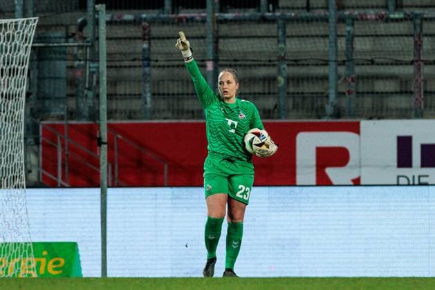 GOOGLE PIXEL Frauen Bundesliga, SGS Essen - 1. FC Köln; 11.02.2025 Aurora Mikalsen (1. FC Köln, 23) gestikuliert GOOGLE PIXEL Frauen Bundesliga, SGS Essen - 1. FC Köln, Essen, Stadion an der Hafenstrasse am 11.02.2025 DFB REGULATIONS PROHIBIT ANY USE OF PHOTOGRAPHS AS IMAGE SEQUENCES AND OR QUASI-VIDEO. Copyright: xBEAUTIFULxSPORTS Wunderlx