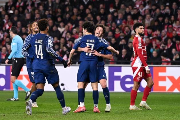 FOOTBALL : Brest vs PSG - Ligue des Champions - 11 02 2025 Vitinha Vitor Machado ( 17 - PSG ) celebrates with teammates during the UEFA Champions League match between Stade Brestois 29 and Paris Saint Germain at Stade de Roudourou on February 11, 2025 in Guingamp, France. ( Photo by Dante Badano PsnewZ ) - GuingampFrance  Copyright: xDantexBadanox
