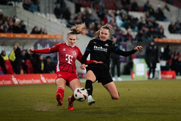 11.02.25, Frauen, Fussball, 1.BL, Saison 2024 2025, SGS Essen - 1. FC Köln, 13. Spieltag Zweikampf Alena Bienz 11 vom 1.FC Koeln (links) Essen Stadion an der Hafenstrasse NRW Deutschland