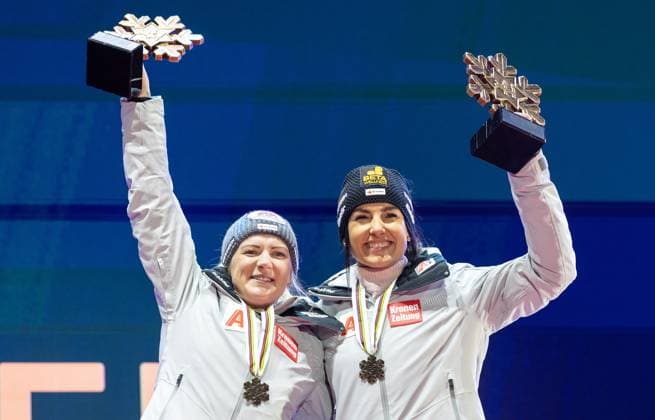 ALPINE SKIING - FIS Ski WC Saalbach 2025 SAALBACH,AUSTRIA,11.FEB.25 - ALPINE SKIING - FIS Alpine World Ski Championships Saalbach 2025, team combined, ladies, medal plaza, award ceremony. Image shows Katharina Truppe and Stephanie Venier (AUT). Keywords: medals and trophies.  GEPAxpictures xHaraldxSteiner