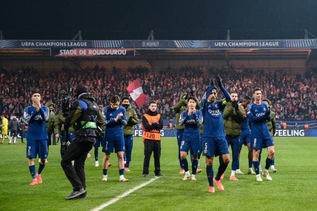 FOOTBALL : Brest vs PSG - Ligue des Champions - 11 02 2025 Marquinhos ( 5 - PSG ) and PSG players celebrate with fans following the UEFA Champions League match between Stade Brestois 29 and Paris Saint Germain at Stade de Roudourou on February 11, 2025 in Guingamp, France. ( Photo by Dante Badano PsnewZ ) - GuingampFrance  Copyright: xDantexBadanox