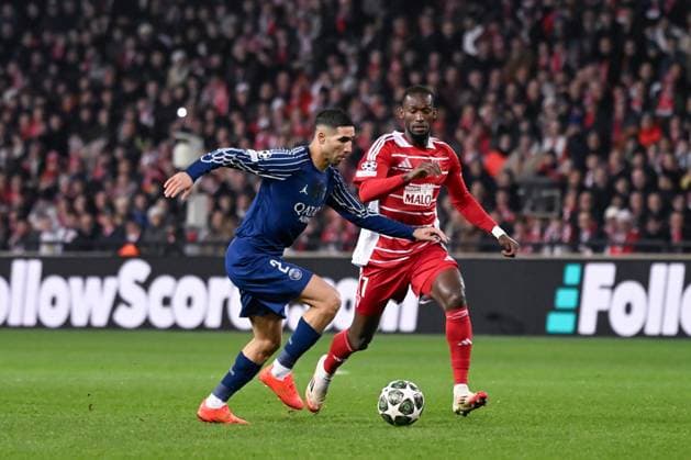 FOOTBALL : Brest vs PSG - Ligue des Champions - 11 02 2025 Achraf Hakimi ( 2 - PSG ) and Abdallah Sima ( 17 - Brest ) during the UEFA Champions League match between Stade Brestois 29 and Paris Saint Germain at Stade de Roudourou on February 11, 2025 in Guingamp, France. ( Photo by Dante Badano PsnewZ ) - GuingampFrance  Copyright: xDantexBadanox