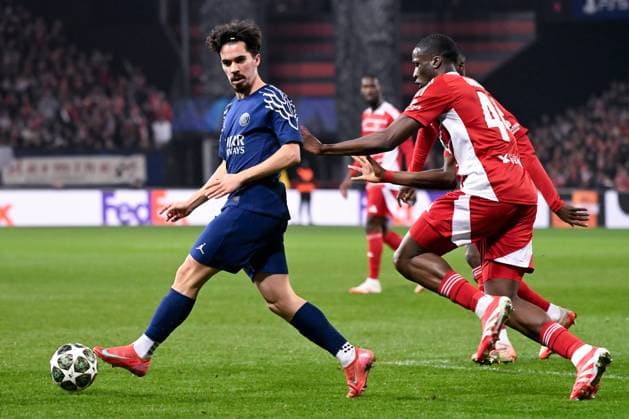 FOOTBALL : Brest vs PSG - Ligue des Champions - 11 02 2025 Vitinha Vitor Machado ( 17 - PSG ) and Soumaila Coulibaly ( 44 - Brest ) during the UEFA Champions League match between Stade Brestois 29 and Paris Saint Germain at Stade de Roudourou on February 11, 2025 in Guingamp, France. ( Photo by Dante Badano PsnewZ ) - GuingampFrance  Copyright: xDantexBadanox