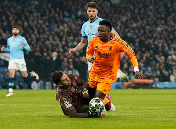Manchester, England, 11th February 2025. Manchester City™s goalkeeper Ederson catches Real Madrid™s Vinicius Junior but he is offside during the UEFA Champions League match at the Etihad Stadium, Manchester. Picture credit should read: Andrew Yates Sportimage EDITORIAL USE ONLY. No use with unauthorised audio, video, data, fixture lists, club league logos or live services. Online in-match use limited to 120 images, no video emulation. No use in betting, games or single club league player publications. SPI_AY_023_Man_City_Real_Madrid SPI-3675-0058