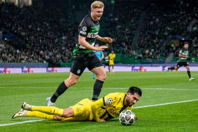 11.02.2025, Fussball: UEFA Champions League, Saison 2024 2025, Play Offs, Hinspiel, Sporting CP Lissabon - Borussia Dortmuna im Estadio Jose Alvalade in Lissabon. Dortmunds Emre Can und Lissabons Conrad Harder kämpfen um den Ball. Foto: Kirchner-Media Thomas Haesler WICHTIGER HINWEIS: Gemäß den Vorgaben der UEFA ist es untersagt, in dem Stadion und oder vom Spiel angefertigte Fotoaufnahmen in Form von Sequenzbildern und oder videoähnlichen Fotostrecken zu verwerten bzw. verwerten zu lassen. Copyright: xKirchner-Media ThomasxHaeslerx
