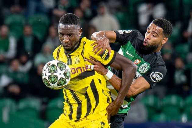 11.02.2025, Fussball: UEFA Champions League, Saison 2024 2025, Play Offs, Hinspiel, Sporting CP Lissabon - Borussia Dortmuna im Estadio Jose Alvalade in Lissabon. Dortmunds Serhou Guirassy (l) und Lissabons Jeremiah St. Juste kämpfen um den Ball. Foto: Kirchner-Media Thomas Haesler WICHTIGER HINWEIS: Gemäß den Vorgaben der UEFA ist es untersagt, in dem Stadion und oder vom Spiel angefertigte Fotoaufnahmen in Form von Sequenzbildern und oder videoähnlichen Fotostrecken zu verwerten bzw. verwerten zu lassen. Copyright: xKirchner-Media ThomasxHaeslerx