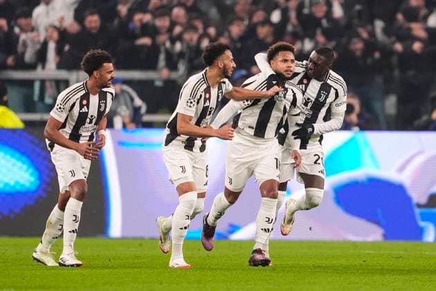 Juventus& x2019; Weston McKennie celebrates after scoring the 1-0 goal for his team during the Uefa Champions League soccer match between Juventus Fc and PSV Eindhoven at the Juventus stadium in Turin, Playoff - north west Italy - February 11, 2025. - Soccer .  Copyright: xFabioxFerrari LaPressex