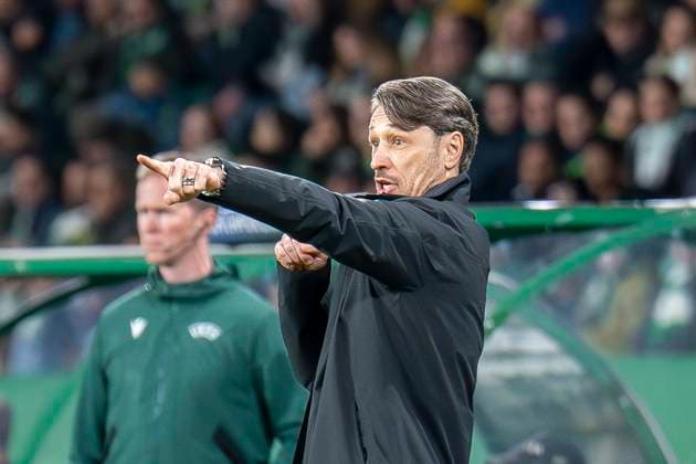 11.02.2025, Fussball: UEFA Champions League, Saison 2024 2025, Play Offs, Hinspiel, Sporting CP Lissabon - Borussia Dortmuna im Estadio Jose Alvalade in Lissabon. Dortmunds Trainer Niko Kovac gibt Anweisungen. Foto: Kirchner-Media Thomas Haesler WICHTIGER HINWEIS: Gemäß den Vorgaben der UEFA ist es untersagt, in dem Stadion und oder vom Spiel angefertigte Fotoaufnahmen in Form von Sequenzbildern und oder videoähnlichen Fotostrecken zu verwerten bzw. verwerten zu lassen. Copyright: xKirchner-Media ThomasxHaeslerx