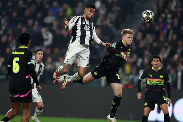 Nico Gonzalez (Juventus Fc) und Jerdy Schouten (PSV Eindhoven) battle for the ball, UEFA Champions League 2024 25 League Knockout Play-off First Leg, Juventus Turin v PSV, Allianz Stadium, February 11, 2025, Turin, Italy.