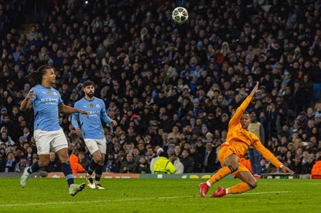 Football - UEFA Champions League - Knockout phase play-off 1st Leg - Manchester City FC v Real Madrid CF MANCHESTER, ENGLAND - Tuesday, February 11, 2025: Real Madrid s Kylian MbappÃ scores the first equalising goal during the UEFA Champions League Knockout phase play-off 1st Leg match between Manchester City FC and Real Madrid CF at the City of Manchester Stadium. (Photo by David Rawcliffe Propaganda) MANCHESTER City of Manchester Stadium GREATER MANCHESTER ENGLAND  Copyright: xDavidxRawcliffex P2025-02-11-Man_City_Real_Madrid-32
