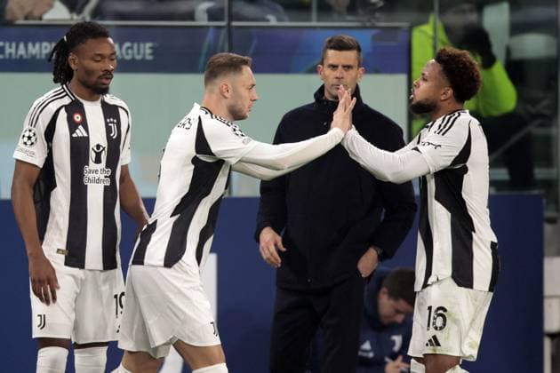 TURINE - (l-r) Khephren Thuram of Juventus FC, Teun Koopmeiners of Juventus FC, Weston McKennie of Juventus FC during the UEFA Champions league playoff match between Juventus FC and PSV Eindhoven at the Allianz stadium on Feb. 11, 2025 in Turin, Italy. ANP JEROEN PUTMANS UEFA Champions League 2024 25 League Knockout Play-off First Leg 2024 25 xVIxANPxSportx xxANPxIVx 519730641 originalFilename: 519730641.jpg
