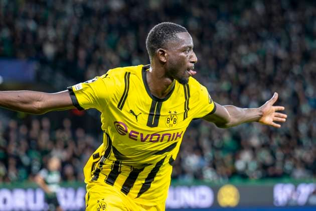 11.02.2025, Fussball: UEFA Champions League, Saison 2024 2025, Play Offs, Hinspiel, Sporting CP Lissabon - Borussia Dortmuna im Estadio Jose Alvalade in Lissabon. Dortmunds Serhou Guirassy jubelt nach seinem Tor zum 0:1. Foto: Kirchner-Media Thomas Haesler WICHTIGER HINWEIS: Gemäß den Vorgaben der UEFA ist es untersagt, in dem Stadion und oder vom Spiel angefertigte Fotoaufnahmen in Form von Sequenzbildern und oder videoähnlichen Fotostrecken zu verwerten bzw. verwerten zu lassen. Copyright: xKirchner-Media ThomasxHaeslerx