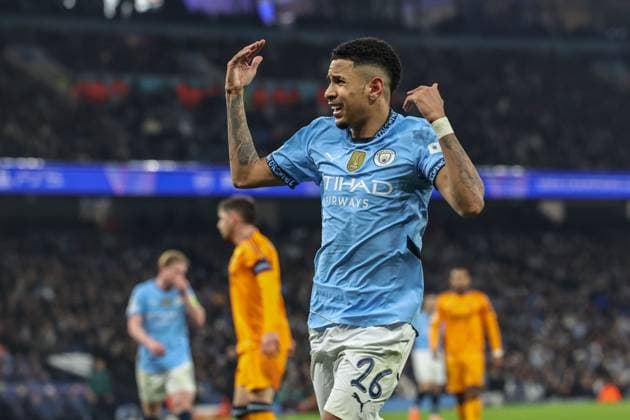 UEFA Champions League Knockout Round Play-off Manchester City v Real Madrid Savinho of Manchester City gees up the crowd during the UEFA Champions League Knockout Round Play-off Manchester City v Real Madrid at Etihad Stadium, Manchester, United Kingdom, 11th February 2025 (Photo by Mark Cosgrove News Images) Manchester Etihad Stadium Manchester United, ManU Kingdom Copyright: xMarkxCosgrove NewsxImagesx