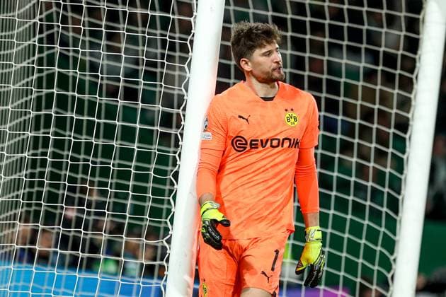 Gregor Kobel goalkeeper of Borussia Dortmund during the UEFA Champions League 2024 25 League knockout phase play-offs first leg football match between Sporting CP and Borussia Dortmund at the Jose Alvalade stadium in Lisbon on February 11, 2025. UEFA Champions League - Sporting CP vs Borussia Dortmund (Valter Gouveia SPP) Copyright: xValterxGouveia SPPx spp-en-VaGo-VG_L0952