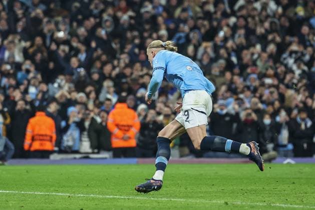 UEFA Champions League Knockout Round Play-off Manchester City v Real Madrid Erling Haaland of Manchester City celebrates his goal to make it 2-1 during the UEFA Champions League Knockout Round Play-off Manchester City v Real Madrid at Etihad Stadium, Manchester, United Kingdom, 11th February 2025 (Photo by Mark Cosgrove News Images) Manchester Etihad Stadium Manchester United, ManU Kingdom Copyright: xMarkxCosgrove NewsxImagesx