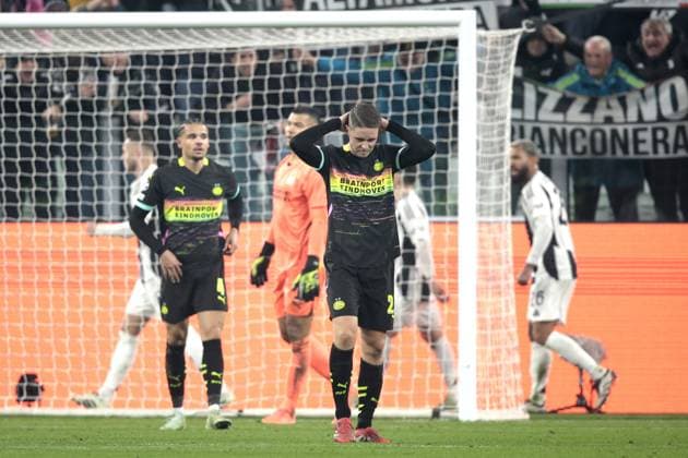 TURINE - Joey Veerman of PSV Eindhoven disappointment after the 2-1 during the UEFA Champions league playoff match between Juventus FC and PSV Eindhoven at the Allianz stadium on Feb. 11, 2025 in Turin, Italy. ANP JEROEN PUTMANS UEFA Champions League 2024 25 League Knockout Play-off First Leg 2024 25 xVIxANPxSportx xxANPxIVx 519732853 originalFilename: 519732853.jpg