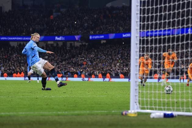 Football - UEFA Champions League - Knockout Play-Off (1st Leg) - Manchester City v Real Madrid 11th February 2025 - UEFA Champions League - Knockout Play-Off (1st Leg) - Manchester City v Real Madrid - Erling Haaland of Manchester City scores their 2nd goal from the penalty spot - Photo: Simon Stacpoole Offside. Manchester UK Copyright: xSimonxStacpoolexOffside
