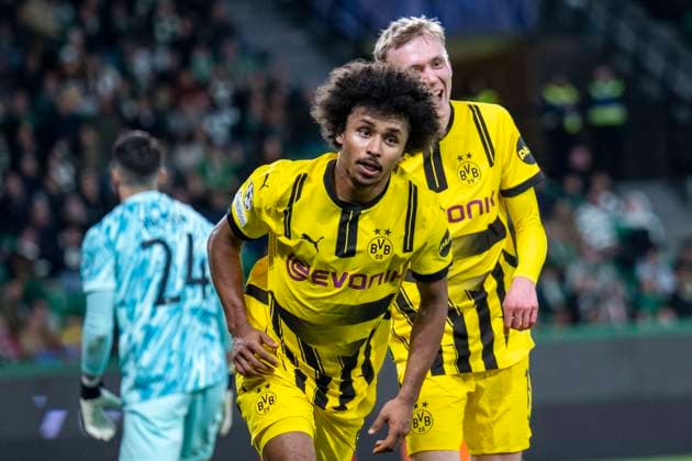 11.02.2025, Fussball: UEFA Champions League, Saison 2024 2025, Play Offs, Hinspiel, Sporting CP Lissabon - Borussia Dortmuna im Estadio Jose Alvalade in Lissabon. Dortmunds Karim Adeyemi jubelt nach seinem Tor zum 0:3. Foto: Kirchner-Media Thomas Haesler WICHTIGER HINWEIS: Gemäß den Vorgaben der UEFA ist es untersagt, in dem Stadion und oder vom Spiel angefertigte Fotoaufnahmen in Form von Sequenzbildern und oder videoähnlichen Fotostrecken zu verwerten bzw. verwerten zu lassen. Copyright: xKirchner-Media ThomasxHaeslerx