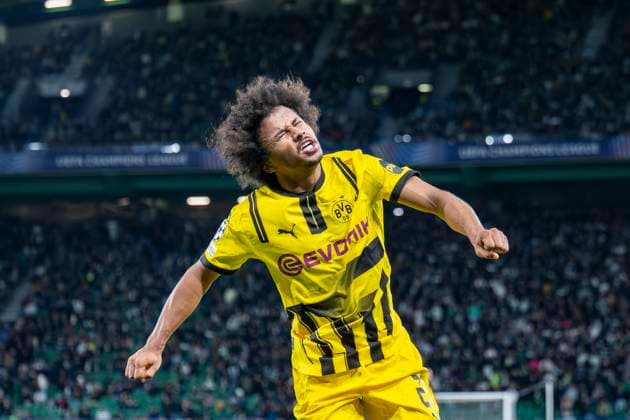 11.02.2025, Fussball: UEFA Champions League, Saison 2024 2025, Play Offs, Hinspiel, Sporting CP Lissabon - Borussia Dortmuna im Estadio Jose Alvalade in Lissabon. Dortmunds Karim Adeyemi jubelt nach seinem Tor zum 0:3. Foto: Kirchner-Media Thomas Haesler WICHTIGER HINWEIS: Gemäß den Vorgaben der UEFA ist es untersagt, in dem Stadion und oder vom Spiel angefertigte Fotoaufnahmen in Form von Sequenzbildern und oder videoähnlichen Fotostrecken zu verwerten bzw. verwerten zu lassen. Copyright: xKirchner-Media ThomasxHaeslerx