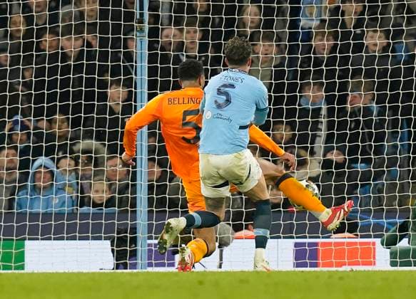 Manchester, England, 11th February 2025. Real Madrid s Jude Bellingham scoring his sides third goal during the UEFA Champions League match at the Etihad Stadium, Manchester. Picture credit should read: Andrew Yates Sportimage EDITORIAL USE ONLY. No use with unauthorised audio, video, data, fixture lists, club league logos or live services. Online in-match use limited to 120 images, no video emulation. No use in betting, games or single club league player publications. SPI_AY_074_Man_City_Real_Madrid SPI-3675-0178