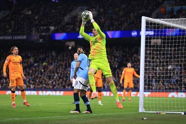 Football - UEFA Champions League - Knockout Play-Off (1st Leg) - Manchester City v Real Madrid 11th February 2025 - UEFA Champions League - Knockout Play-Off (1st Leg) - Manchester City v Real Madrid - Real Madrid goalkeeper Thibaut Courtois makes a save - Photo: Simon Stacpoole Offside. Manchester UK Copyright: xSimonxStacpoolexOffside