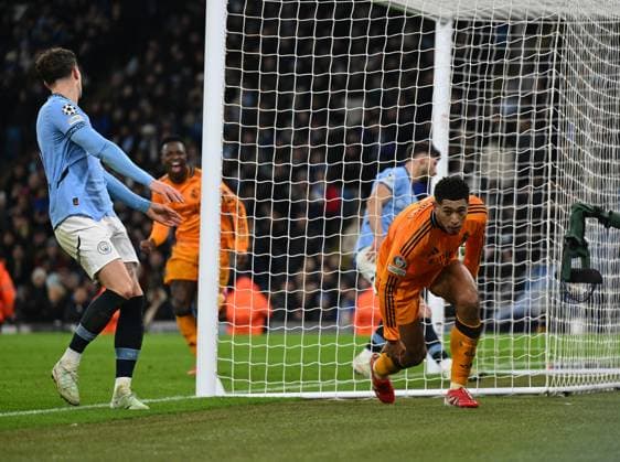 Manchester, England, 11th February 2025. Real Madrid s Jude Bellingham scoring his sides third goal during the UEFA Champions League match at the Etihad Stadium, Manchester. Picture credit should read: Cody Froggatt Sportimage EDITORIAL USE ONLY. No use with unauthorised audio, video, data, fixture lists, club league logos or live services. Online in-match use limited to 120 images, no video emulation. No use in betting, games or single club league player publications. SPI_CF_122_Man_City_Real_Madrid SPI-3675-0204