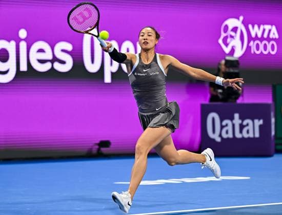 (250212) -- DOHA, Feb. 12, 2025 -- Zheng Qinwen of China hits a return during women s singles round of 32 match between Qinwen Zheng of China and Ons Jabeur of Tunisia at the WTA, Tennis Damen Qatar Open tennis tournament in Doha, Qatar, Feb. 11, 2025. (Photo by Xinhua) (SP)QATAR-DOHA-WTA QATAR OPEN Nikku 
