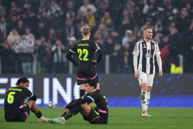 Turin, Italy, 11th February 2025. Ryan Flamingo and Richard Ledezma of PSV Eindhoven reacts as team mate Jerdy Schouten looks towards Teun Koopmeiners of Juventus following the final whistle of the UEFA Champions League match at Allianz Stadium, Turin. Picture credit should read: Jonathan Moscrop Sportimage EDITORIAL USE ONLY. No use with unauthorised audio, video, data, fixture lists, club league logos or live services. Online in-match use limited to 120 images, no video emulation. No use in betting, games or single club league player publications. SPI_125_JM_JUVE_PSV_UCL SPI-3661-0119