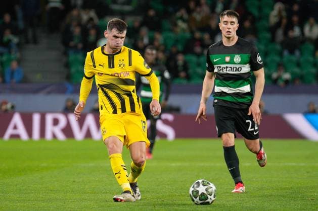 February 11, 2025, Lisbon, Portugal: Pascal Gross of Borussia Dortmund (L) and Ivan Fresneda of Sporting CP (R) in action during the UEFA Champions League 2024 25 Knockout phase play-offs1st leg between Sporting CP and Borussia Dortmund at Estadio Jose Alvalade. Final score: Sporting CP 0:3 Borussia Dortmund Lisbon Portugal - ZUMAs197 20250211_aaa_s197_089 Copyright: xBrunoxdexCarvalhox
