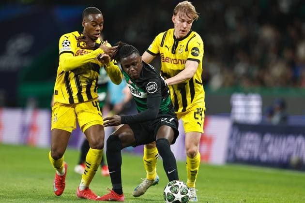 (L-R) Jamie Bynoe-Gittens (Dortmund), Geovany Quenda (SportingCP), Daniel Svensson (Dortmund), FEBRUARY 11, 2025 - Football Soccer : UEFA Champions League knockout phase play-offs 1st leg match between Sporting Clube de Portugal - Borussia Dortmund at the Estadio Jose Alvalade in Lisbon, Portugal. Noxthirdxpartyxsales  (281436825)