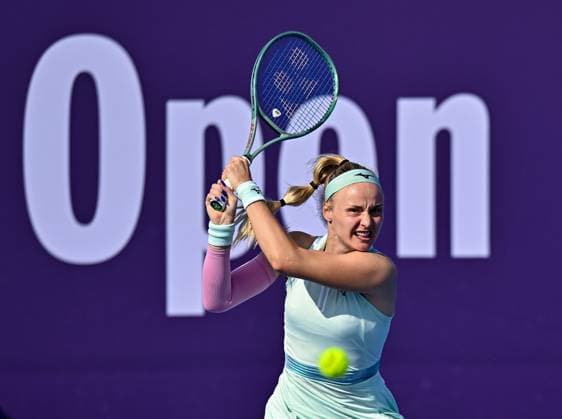QATAR TOTALENERGIES OPEN - DAY FOUR Rebecca Sramkova of Slovakia competes in her round of 16 match against Elena Rybakina of Kazakistanduring the WTA, Tennis Damen Qatar TotalEnergies Open 2025 tennis tournament at the Khalifa International Tennis Complex in Doha, Qatar, on February 12, 2025. Copyright: xNOUSHADx