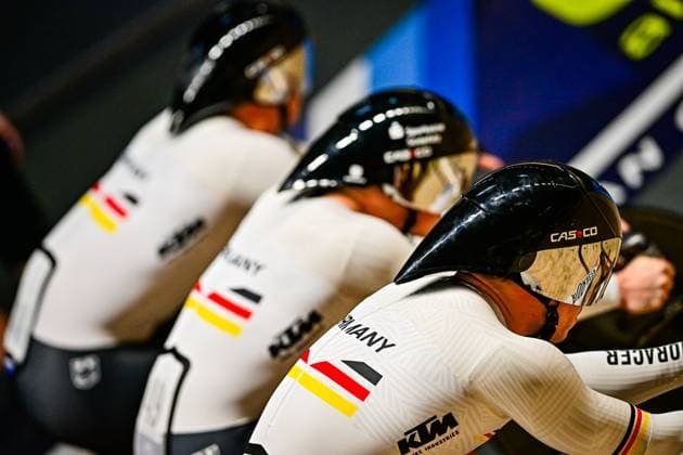 Nik Schröter, Luca Spiegel, Maximilian Dörnbach Bahnrad Europameisterschaften 2025 Teamsprint Nik Schröter, Luca Spiegel, Maximilian Dörnbach Bahnrad Europameisterschaften 2025 (EuroTrack25 2025 UEC Track Elite European Championships), die vom 12. bis 16. Februar 2025 im Vlaanderen Heusden-Zolder Velodroom Limburg im belgischen Heusden-Zolder stattfinden.