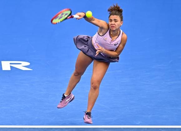 QATAR TOTALENERGIES OPEN - DAY FOUR Jasmine Paolini of Italy competes in her round of 16 match Jasmine Paolini of Italy during the WTA, Tennis Damen Qatar TotalEnergies Open 2025 tennis tournament at the Khalifa International Tennis Complex in Doha, Qatar, on February 12, 2025. Copyright: xNOUSHADx