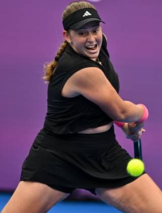 QATAR TOTALENERGIES OPEN - DAY FOUR Jelena Ostapenko of Latvia competes in her round of 16 match Jasmine Paolini of Italy during the WTA, Tennis Damen Qatar TotalEnergies Open 2025 tennis tournament at the Khalifa International Tennis Complex in Doha, Qatar, on February 12, 2025. Copyright: xNOUSHADx