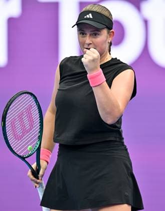 QATAR TOTALENERGIES OPEN - DAY FOUR Jelena Ostapenko of Latvia competes in her round of 16 match Jasmine Paolini of Italy during the WTA, Tennis Damen Qatar TotalEnergies Open 2025 tennis tournament at the Khalifa International Tennis Complex in Doha, Qatar, on February 12, 2025. Copyright: xNOUSHADx