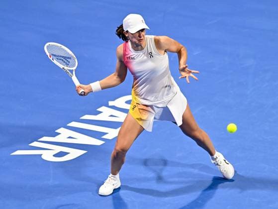 QATAR TOTALENERGIES OPEN - DAY FOUR Iga Swiatek of Poland competes in her round of 16 match Linda Noskova of Czech Republic during the WTA, Tennis Damen Qatar TotalEnergies Open 2025 tennis tournament at the Khalifa International Tennis Complex in Doha, Qatar, on February 12, 2025. Copyright: xNOUSHADx