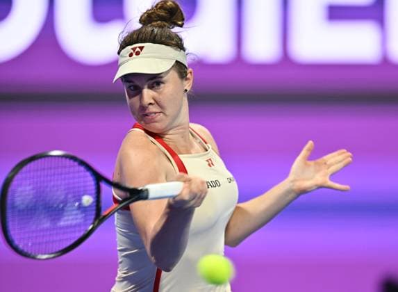 QATAR TOTALENERGIES OPEN - DAY FOUR Linda Noskova of Czech Republic competes in her round of 16 match Iga Swiatek of Poland during the WTA, Tennis Damen Qatar TotalEnergies Open 2025 tennis tournament at the Khalifa International Tennis Complex in Doha, Qatar, on February 12, 2025. Copyright: xNOUSHADx