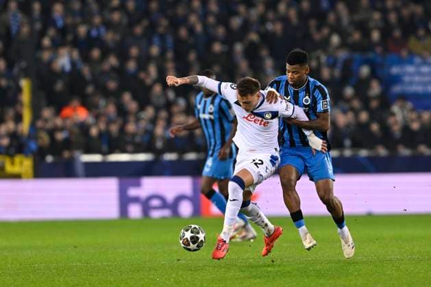 Club Brugge v Atalanta - UEFA Champions League BRUGGE, BELGIUM - FEBRUARY 12 : Retegui Mateo forward of Atalanta and Onyedika Raphael midfielder of Club Brugge in action during the UEFA Champions League 2024 25 knockout phase play-off match first round between Club Brugge and Atalanta on February 12, 2025 in Brugge, Belgium, 12 02 2025 Brugge Belgium  Copyright: xDhax