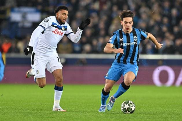 250212 Champions League Knock Out Club Brugge vs Atalanta Ederson (13) of Atalanta defending on Ardon Jashari (30) of Club Brugge during a soccer game between Belgian Club Brugge KV and Italian Atalanta Bergamo in the UEFA Champions League Knockout phase play-offs leg 1 of the 2024-25 season, on Wednesday 12 February 2025 in Brugge , Belgium . photo Isosport David Catry Brugge Belgium  Copyright: xDavidxCatryx 20250212DC2_9571