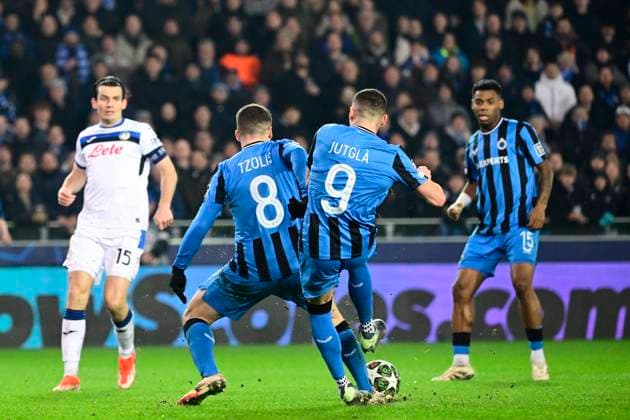 Club Brugge v Atalanta - UEFA Champions League BRUGGE, BELGIUM - FEBRUARY 12 : Tzolis Christos forward of Club Brugge and Jutgla Ferran forward of Club Brugge in action during the UEFA Champions League 2024 25 knockout phase play-off match first round between Club Brugge and Atalanta on February 12, 2025 in Brugge, Belgium, 12 02 2025 Brugge Belgium  Copyright: xPeterxDexVoechtx